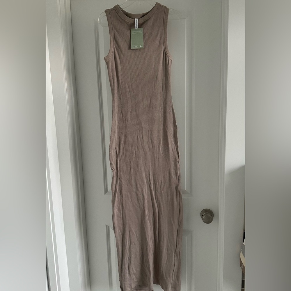 Sleeveless Beige Maxi Dress